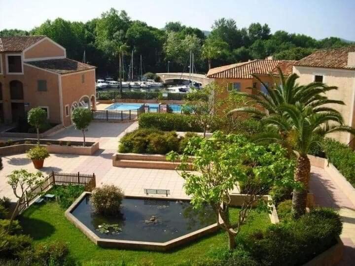 2 Bedrooms, 15 Min Walk To Beach, Ac, Pool & Fiber Internet In A Quiet, Private Gated Domain 5Kms To St Tropez Cogolin Bagian luar foto