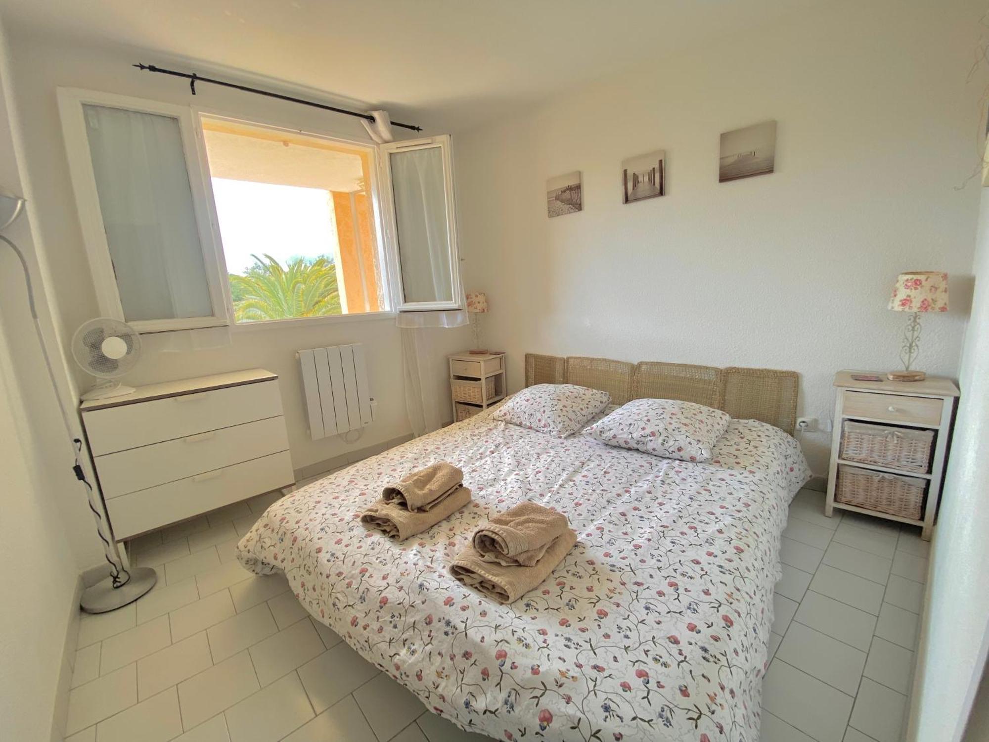 2 Bedrooms, 15 Min Walk To Beach, Ac, Pool & Fiber Internet In A Quiet, Private Gated Domain 5Kms To St Tropez Cogolin Bagian luar foto