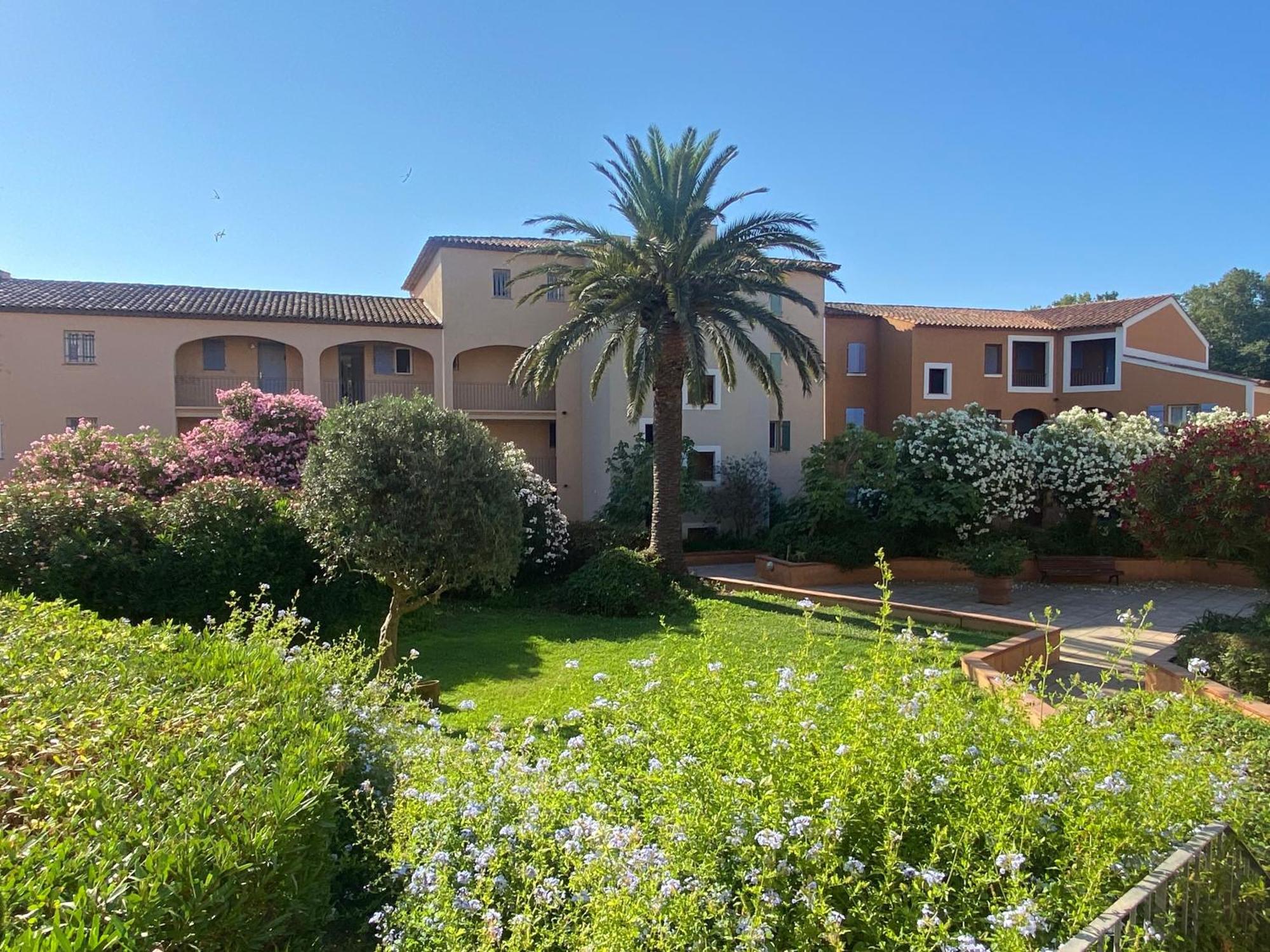 2 Bedrooms, 15 Min Walk To Beach, Ac, Pool & Fiber Internet In A Quiet, Private Gated Domain 5Kms To St Tropez Cogolin Bagian luar foto
